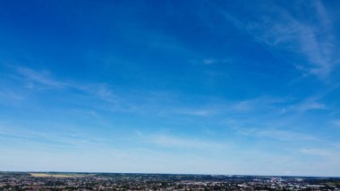 Londra Luton City 'nin yüksek açılı insansız hava aracı görüntüsü.