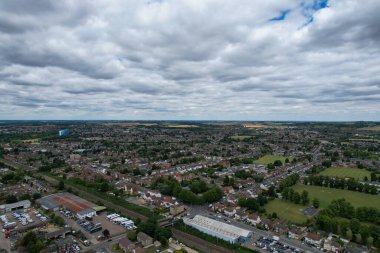 Londra Luton City 'nin yüksek açılı insansız hava aracı görüntüsü.