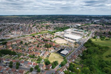 Londra Luton City 'nin yüksek açılı insansız hava aracı görüntüsü.