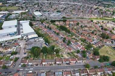 Londra Luton City 'nin yüksek açılı insansız hava aracı görüntüsü.