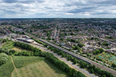 Londra Luton City 'nin yüksek açılı insansız hava aracı görüntüsü.