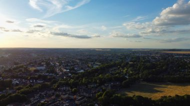 Londra Luton City 'nin yüksek açılı insansız hava aracı görüntüsü.