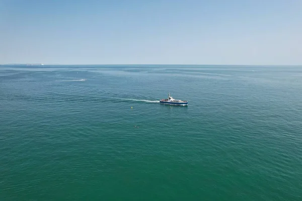 High Angle Záběry Letecký Pohled Oceán Vysokorychlostními Loděmi Lidé Baví — Stock fotografie