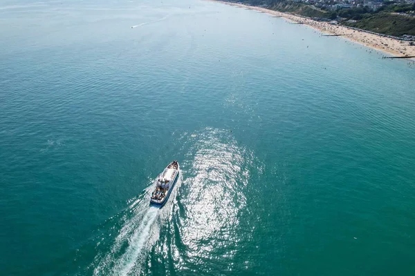 Высокий Угол Съемки Воздушный Вид Океан Высокой Скоростью Лодки Люди — стоковое фото