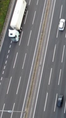 Hava görüntüleri yüksek açılı Drone 'un şehir manzarası ve İngiltere' nin manzarası Büyük Britanya İHA 'sının görüntüleri