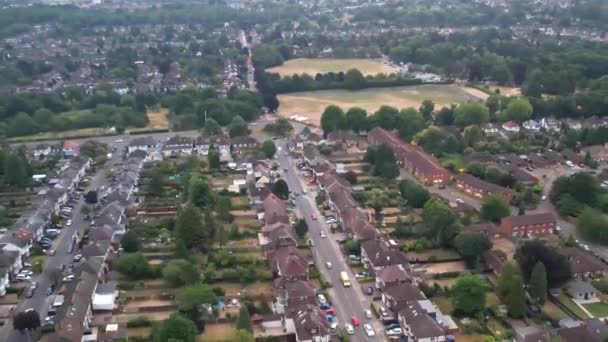 Eine Luftaufnahme Der Englischen Stadt Luton Bei Sonnenuntergang Und Einer — Stockvideo