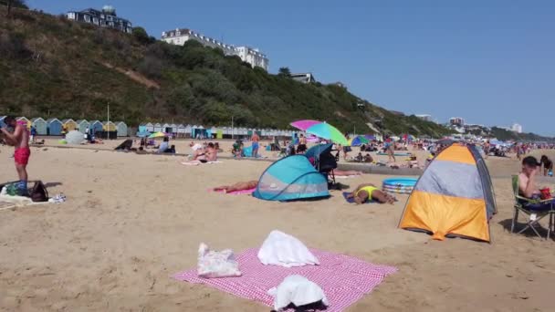 Menschen Genießen Heißes Sommerwetter Strand Von Bournemouth England — Stockvideo