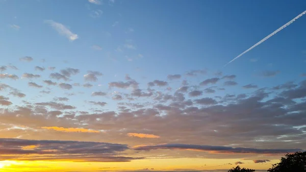 Piękny Kolorowy Zachód Słońca Nad Luton Anglia Wielka Brytania — Zdjęcie stockowe