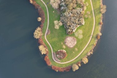 Muhteşem hava görüntüleri ve İngiliz Gölü ve Su Kuşları Yolları 'nın yüksek açılı görüntüsü