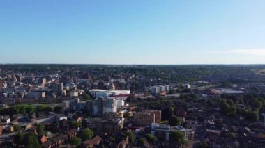 Londra Luton City 'nin yüksek açılı insansız hava aracı görüntüsü.
