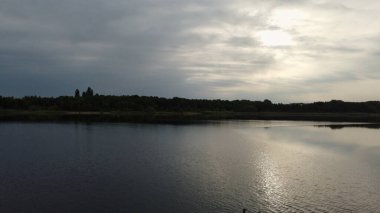 Güzel Gündoğumu ve Renkli Bulutlar, Hava Görüntüsü ve İHA 'nın İngiltere' de çektiği yüksek açı görüntüsü