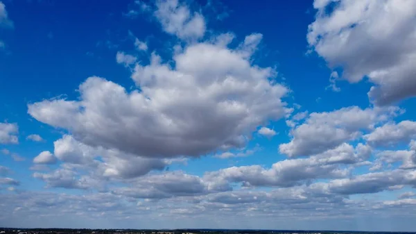 Blue Clear Sky Few Clouds England Hot Summer Day — 스톡 사진