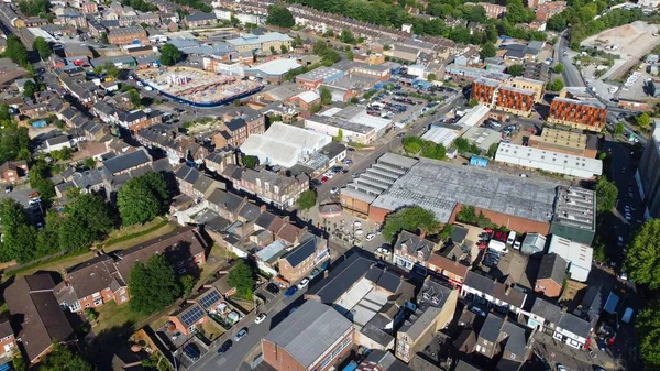 İngiltere 'nin Luton Kasabası ve Tren İstasyonu' nun yüksek açılı görüntüsü.