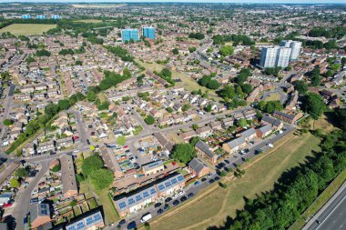 Londra Luton City 'nin yüksek açılı insansız hava aracı görüntüsü.
