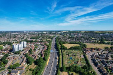 İngiltere 'nin kırsal kesiminden geçen İngiliz Karayolları ve Trafik Yüksek Açı görüntüsü