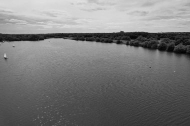 İngiltere Büyük Britanya 'nın Büyük Şehir Manzarası Klasik Siyah ve Beyaz Yüksek Açılı Havadan Görünümü