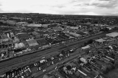 İngiltere Büyük Britanya 'nın Büyük Şehir Manzarası Klasik Siyah ve Beyaz Yüksek Açılı Havadan Görünümü