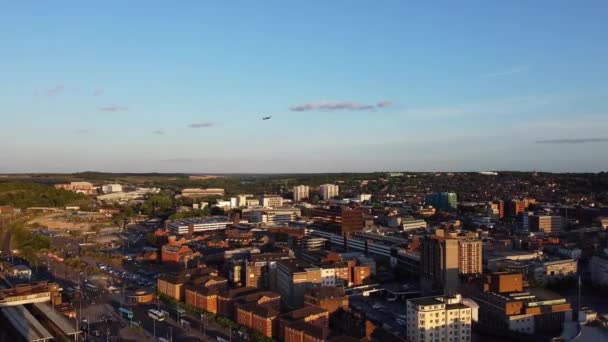 Gorgeous Aerial View Luton City England Sunset Time Colourful Clouds — Stockvideo