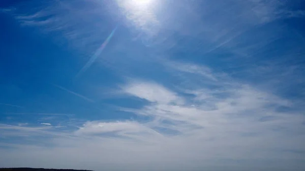 Cielo Hermoso Con Nubes Día Soleado Caliente Sobre Ciudad Luton — Foto de Stock