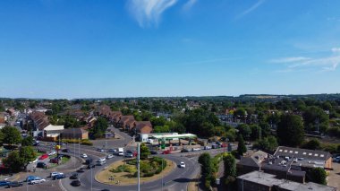 Londra Luton City 'nin yüksek açılı insansız hava aracı görüntüsü.