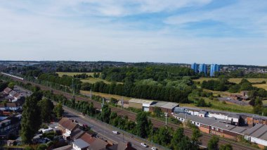 Londra Luton City 'nin yüksek açılı insansız hava aracı görüntüsü.