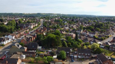 Merkez Luton şehrinin yüksek açılı görüntüleri ve İngiltere 'nin konut binaları ve evleri, Yerel Tren İstasyonu' nun hava manzarası