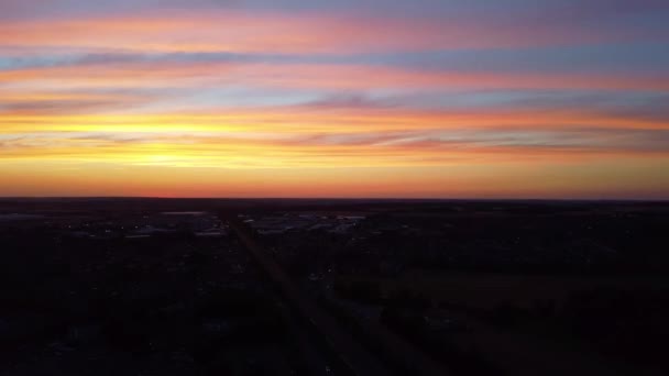 Mooie Kleurrijke Zonsondergang Met Kleurrijke Wolken Lucht Boven Luton Town — Stockvideo