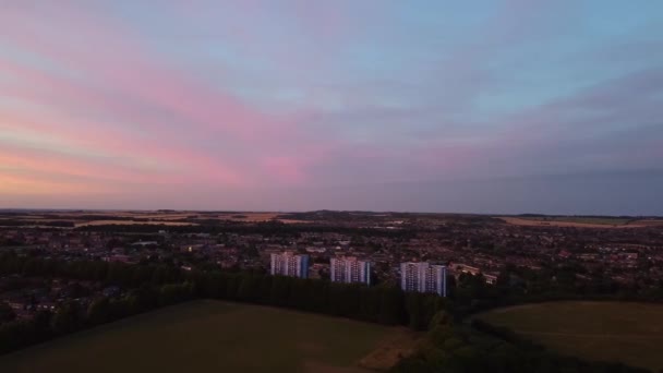 Gyönyörű Színes Naplemente Színes Felhőkkel Égbolttal Anglia Luton Városa Felett — Stock videók