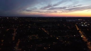 Dark Sun Rise Scene 'deki Şehrin Hava Görüntüsü. Sabahın erken saatlerinde Luton Town of England 'ın hava görüntüleri