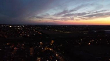Dark Sun Rise Scene 'deki Şehrin Hava Görüntüsü. Sabahın erken saatlerinde Luton Town of England 'ın hava görüntüleri