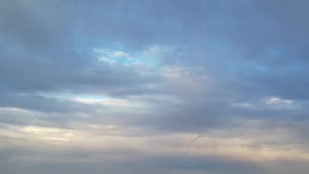 Высокий Ангельский След Сцены Заката Над Английским Городом Лютон — стоковое видео