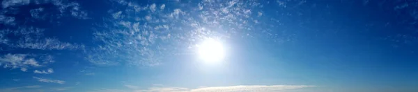 Mooie Lucht Met Wolken Een Hete Zonnige Dag Boven Luton — Stockfoto