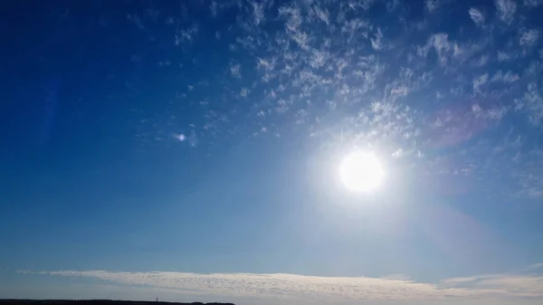 Cielo Hermoso Con Nubes Día Soleado Caliente Sobre Ciudad Luton — Foto de Stock