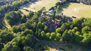 İngiltere 'nin Luton şehrindeki Wardown Halk Parkı' nın yüksek açılı görüntülerini görüntüle