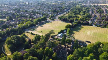 İngiltere 'nin Luton şehrindeki Wardown Halk Parkı' nın yüksek açılı görüntülerini görüntüle