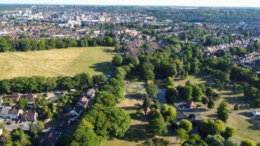 İngiltere 'nin Luton şehrindeki Wardown Halk Parkı' nın yüksek açılı görüntülerini görüntüle