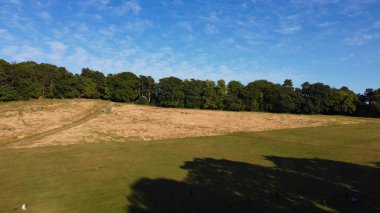 İngiltere 'nin Luton şehrindeki Wardown Halk Parkı' nın yüksek açılı görüntülerini görüntüle