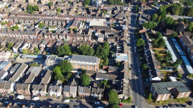 İngiltere 'nin Luton şehrinin yüksek açılı hava manzarası Günbatımında Büyük Britanya, Drone' un Görüntüsü