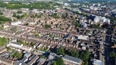İngiltere 'nin Luton şehrinin yüksek açılı hava manzarası Günbatımında Büyük Britanya, Drone' un Görüntüsü
