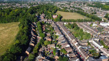 İngiltere 'nin Luton şehrinin yüksek açılı hava manzarası Günbatımında Büyük Britanya, Drone' un Görüntüsü