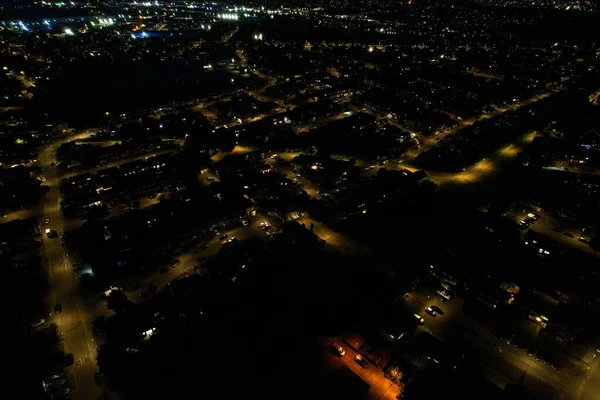 İngiltere 'nin Luton kasabasında, İngiliz Otoyolları ve Trafik Güzel Yüksek Açı Manzarası Gece Günbatımından sonra