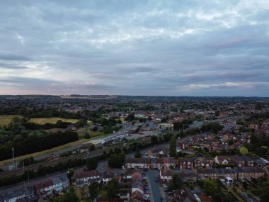 Günbatımı Gecesinde Luton City 'nin yüksek açılı hava görüntüleri.