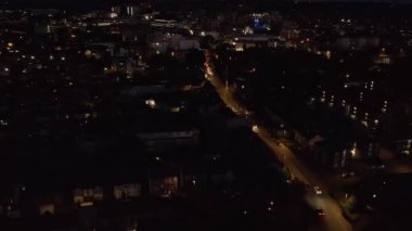 Güzel Hava Yüksek Açılı Drone 'un İngiliz Kasabası Gece Görüntüsü