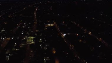 Güzel Hava Yüksek Açılı Drone 'un İngiliz Kasabası Gece Görüntüsü