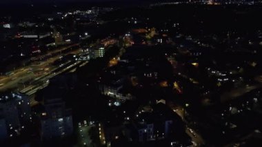 Güzel Hava Yüksek Açılı Drone 'un İngiliz Kasabası Gece Görüntüsü