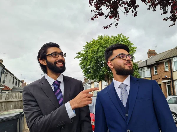 Young Males Young Businessmen Posing Street Luton England — Photo