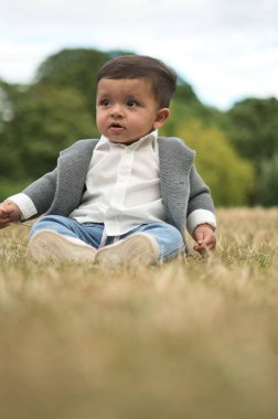 11 aylık Şirin Bebek, İngiltere 'nin Luton Park' ındaki kameraya poz veriyor.