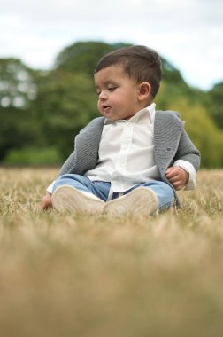 11 aylık Şirin Bebek, İngiltere 'nin Luton Park' ındaki kameraya poz veriyor.