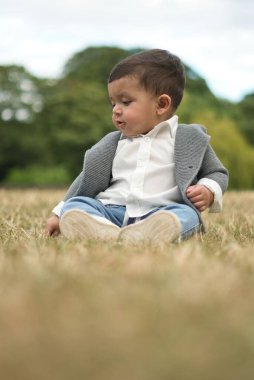 11 aylık Şirin Bebek, İngiltere 'nin Luton Park' ındaki kameraya poz veriyor.