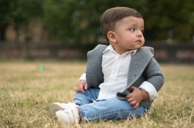 11 aylık Şirin Bebek, İngiltere 'nin Luton Park' ındaki kameraya poz veriyor.